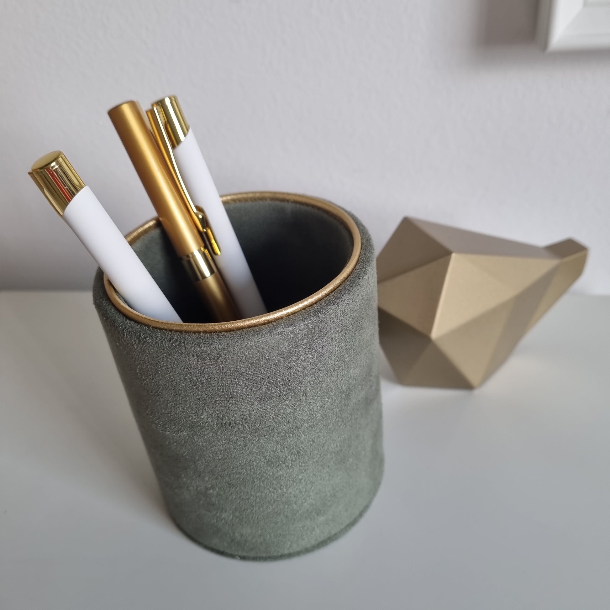 Rankų darbo pieštukinė "Haki"  rvcreativestudio