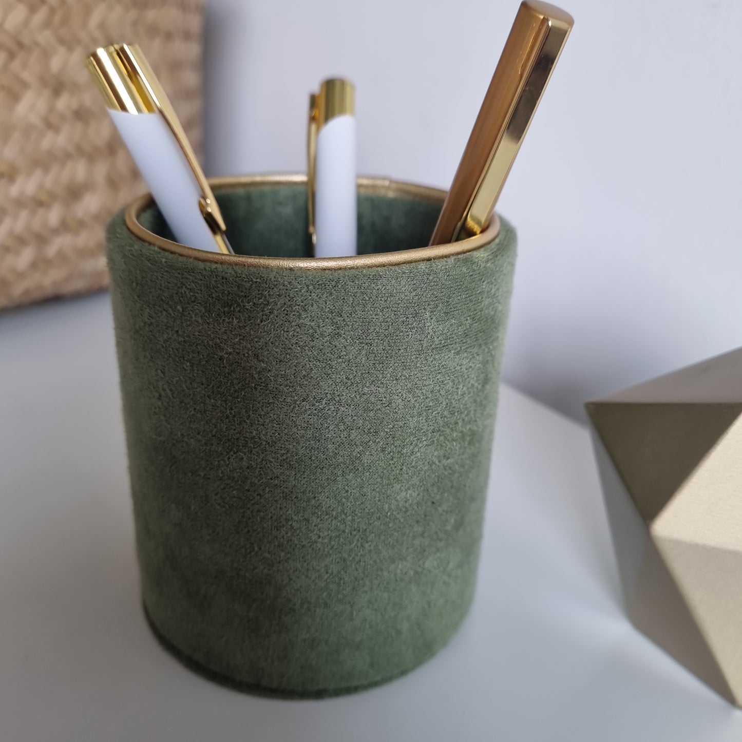 Rankų darbo pieštukinė "Dust green" rvcreativestudio