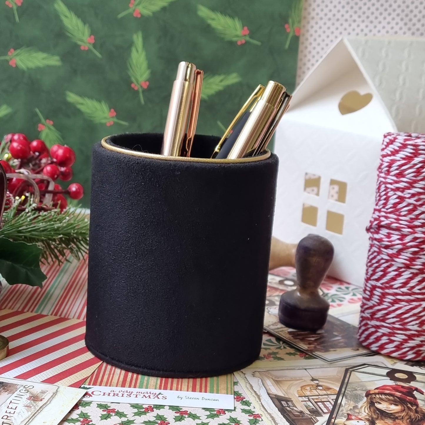 Rankų darbo pieštukinė "Black"