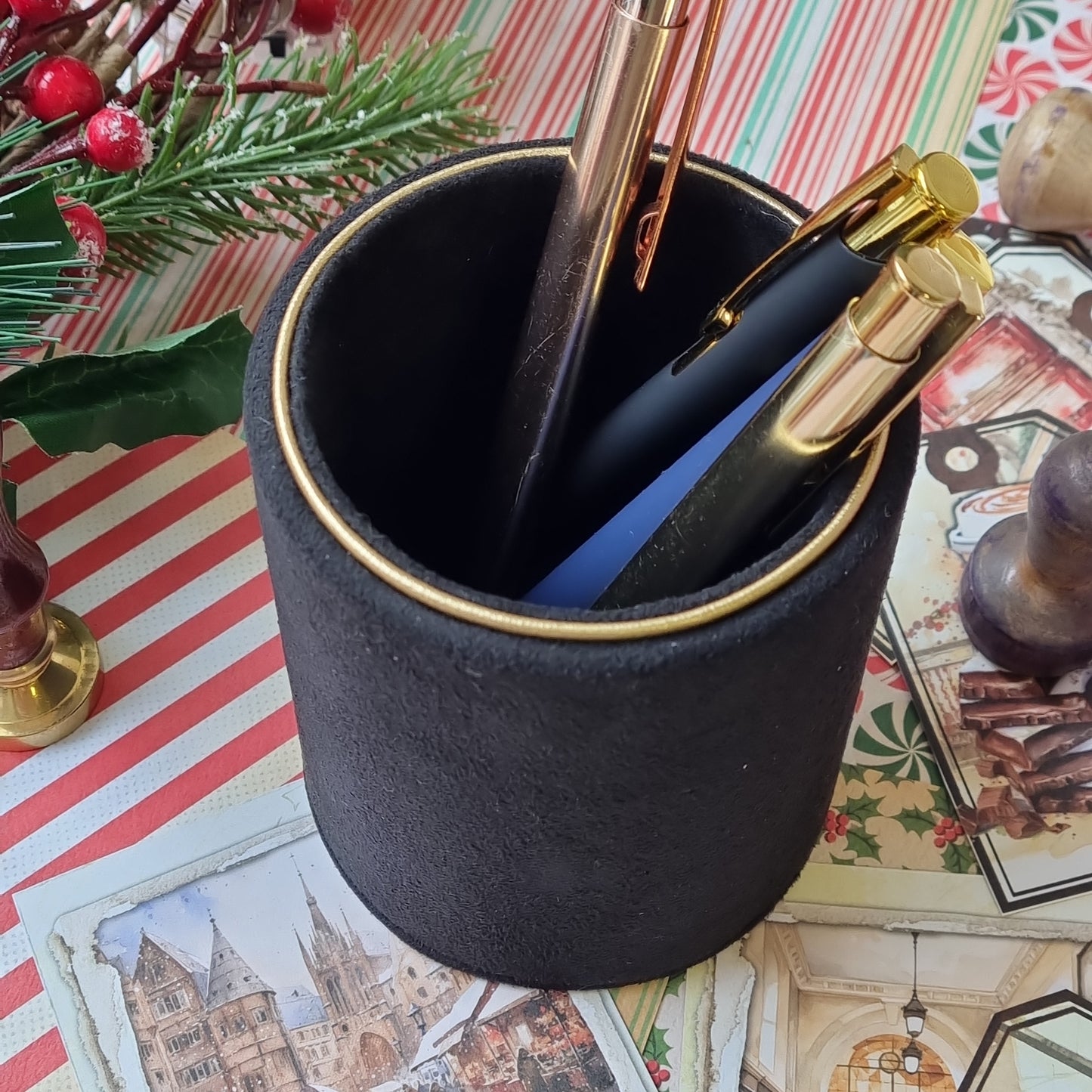 Rankų darbo pieštukinė "Black"