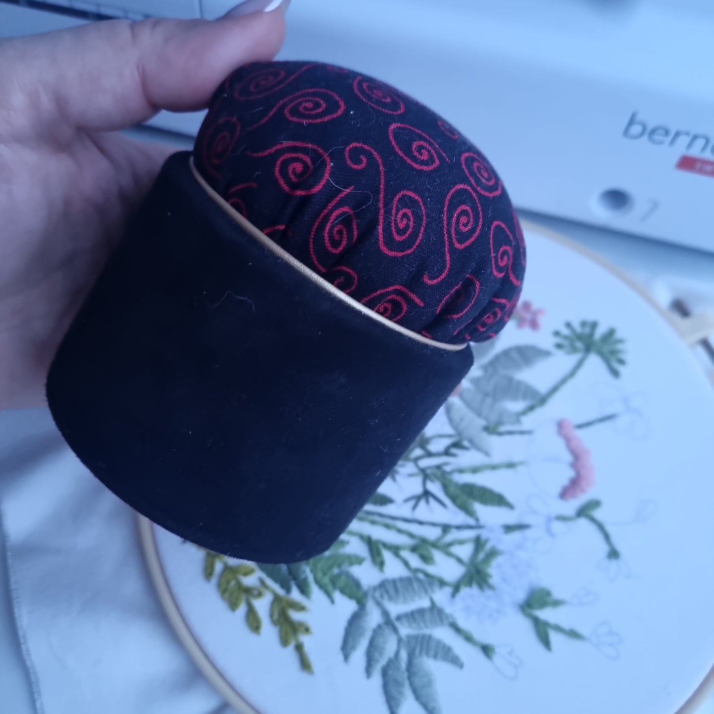 Rankų darbo adatinė "Black"