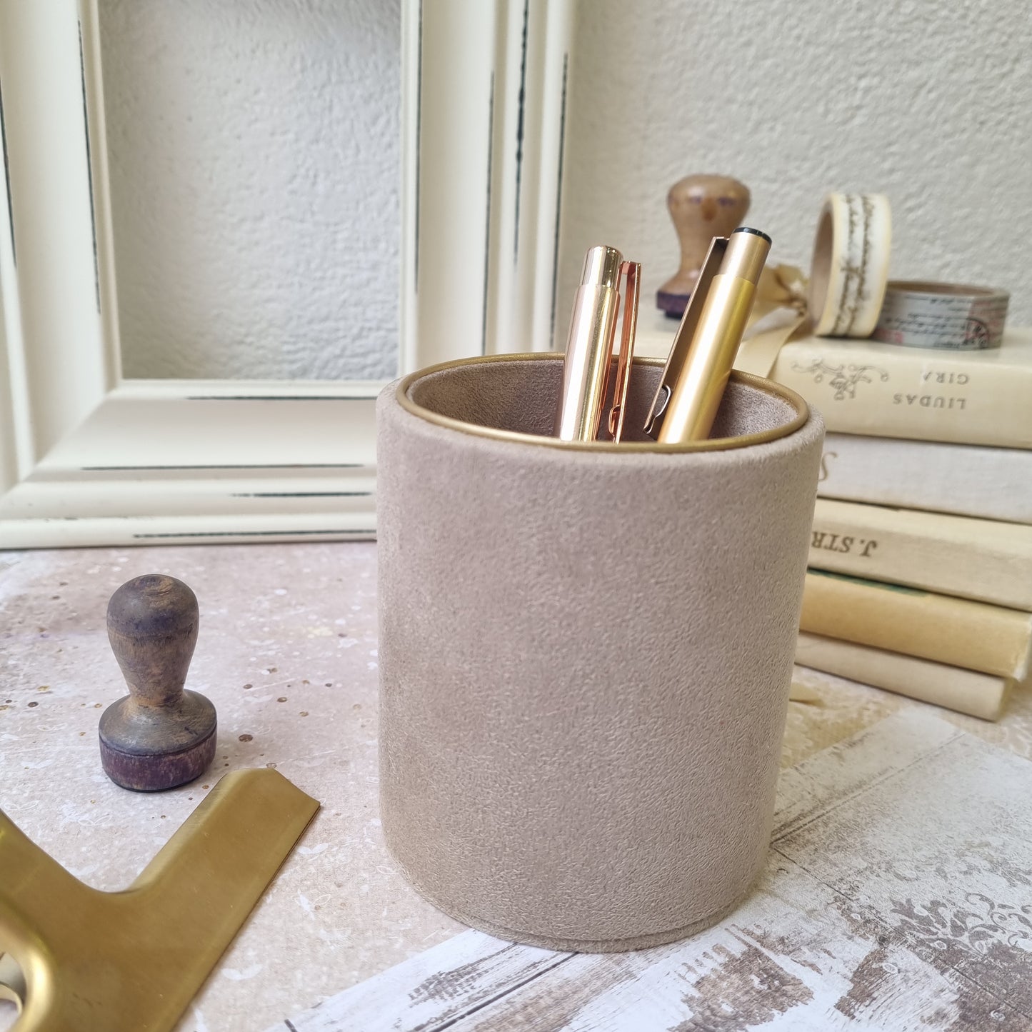 Rankų darbo pieštukinė "Brown"