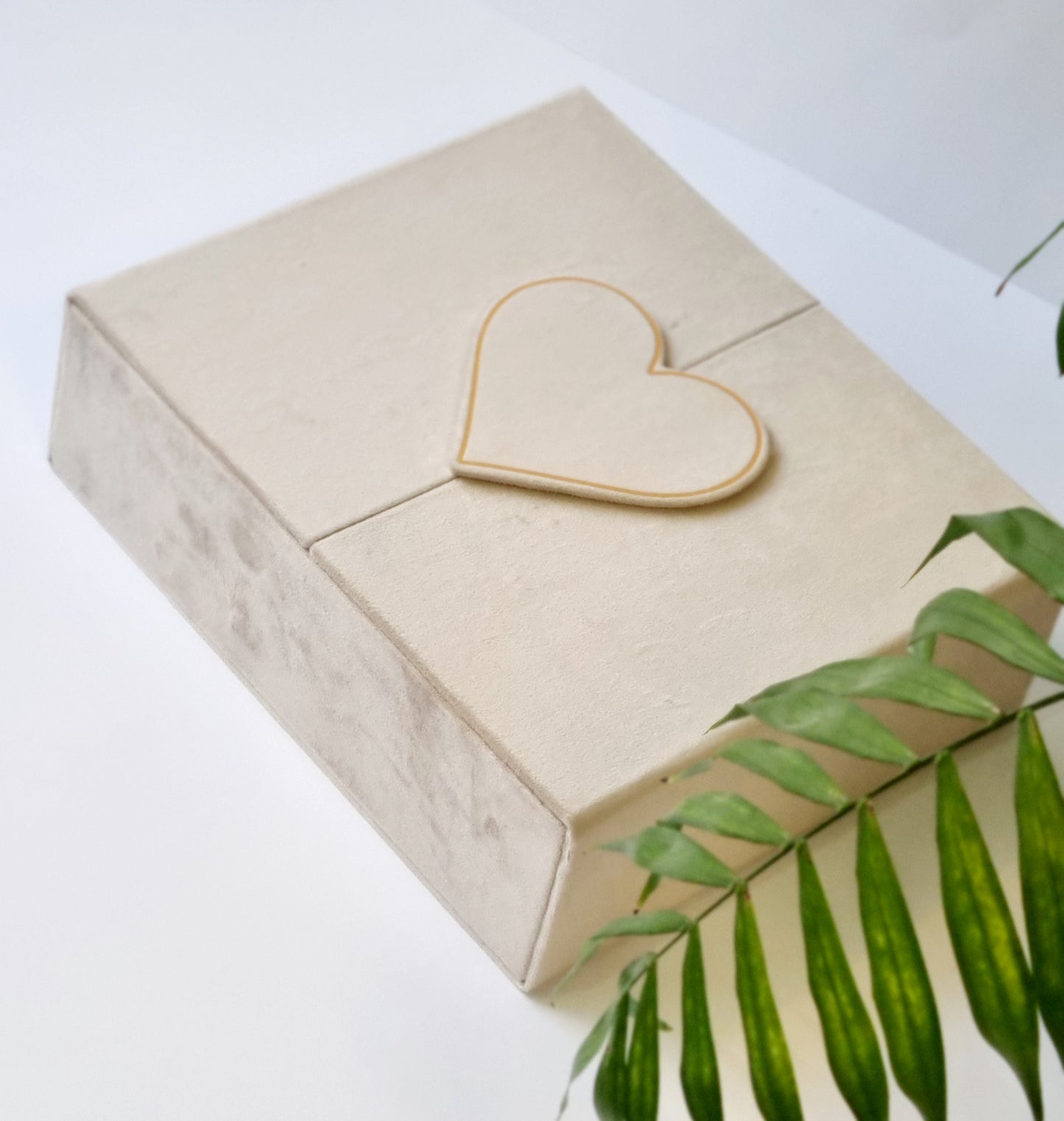 Rankų darbo dėžutė su anketomis "Heart"
