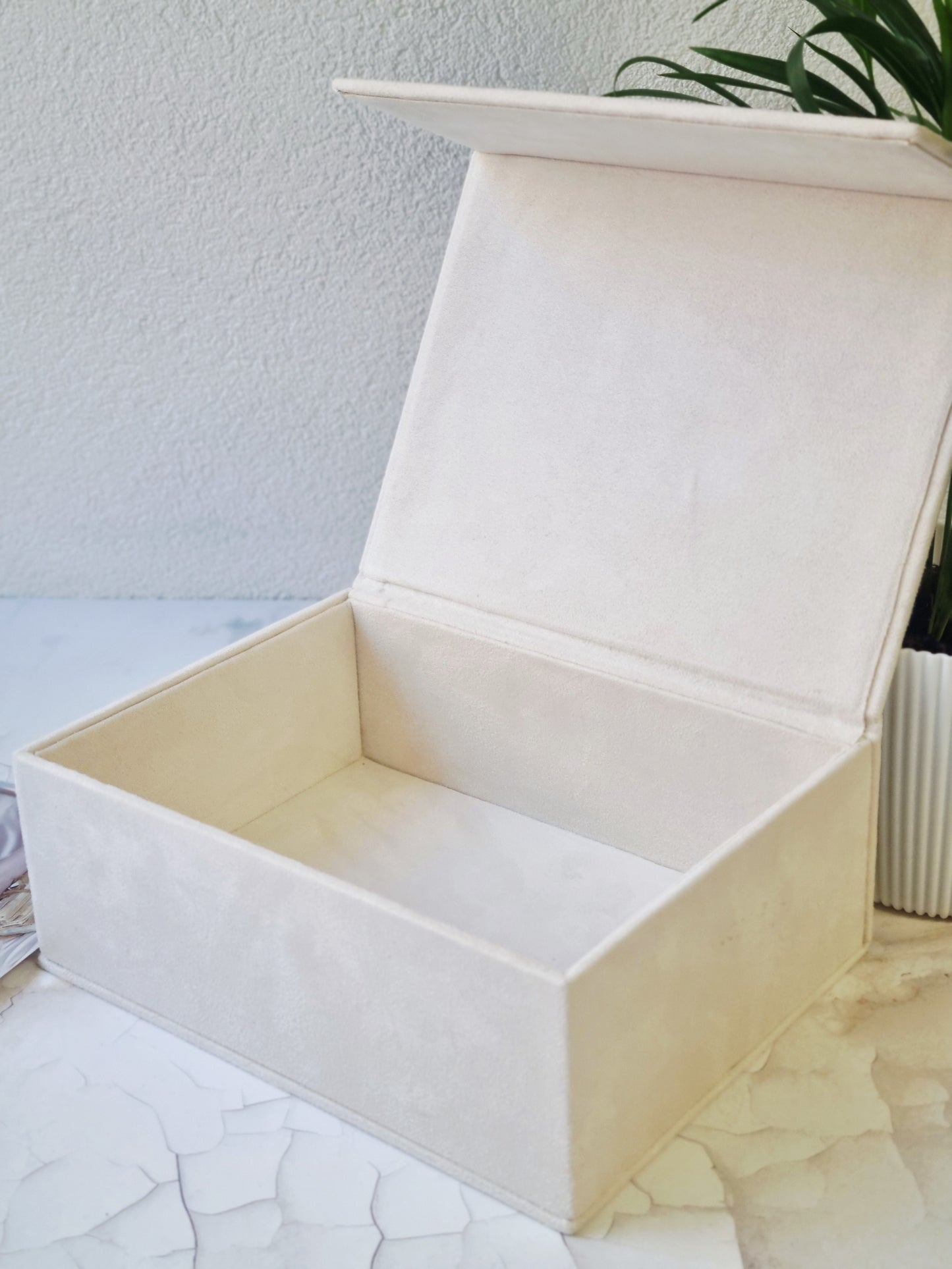 Rankų darbo dėžutė vokams "Cream"