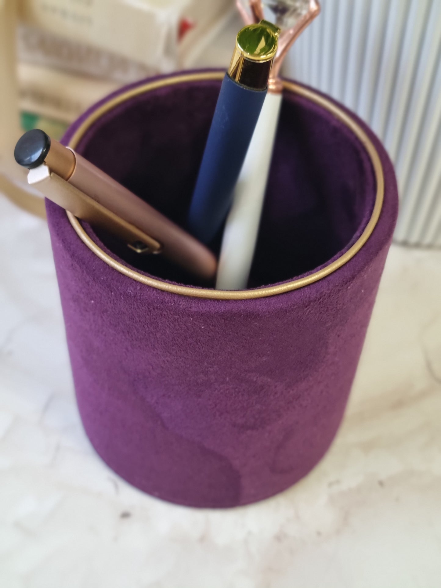Rankų darbo pieštukinė "Violet"