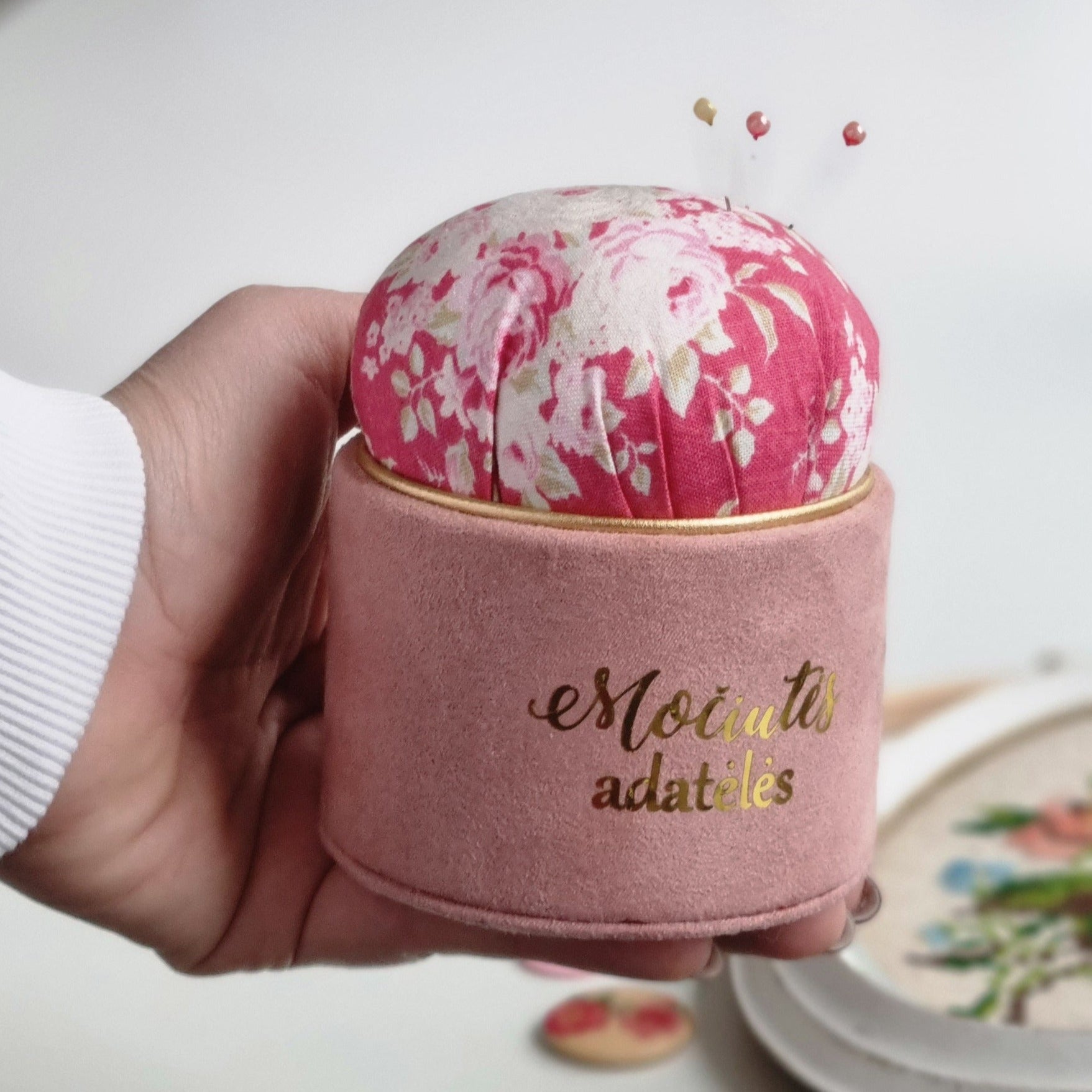 Rankų darbo adatinė "Močiutės adatėlės"  rvcreativestudio