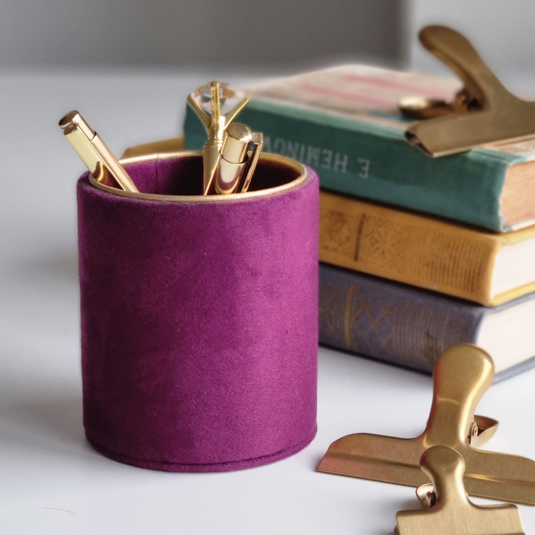 Rankų darbo pieštukinė "Magenta"  rvcreativestudio
