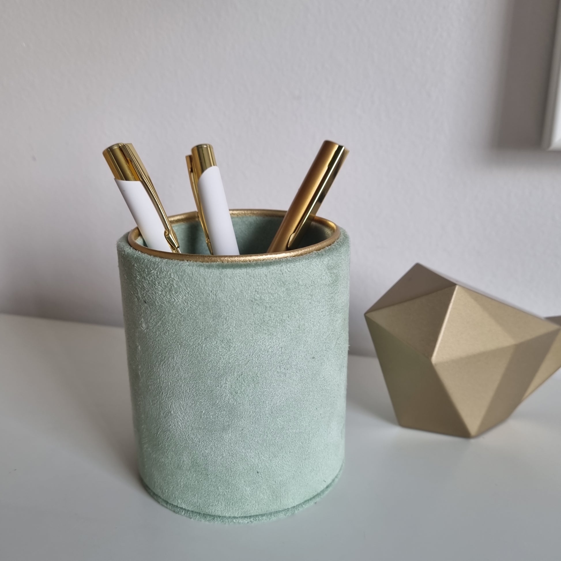 Rankų darbo pieštukinė "Mint"  rvcreativestudio   