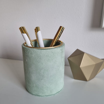 Rankų darbo pieštukinė "Mint"  rvcreativestudio   