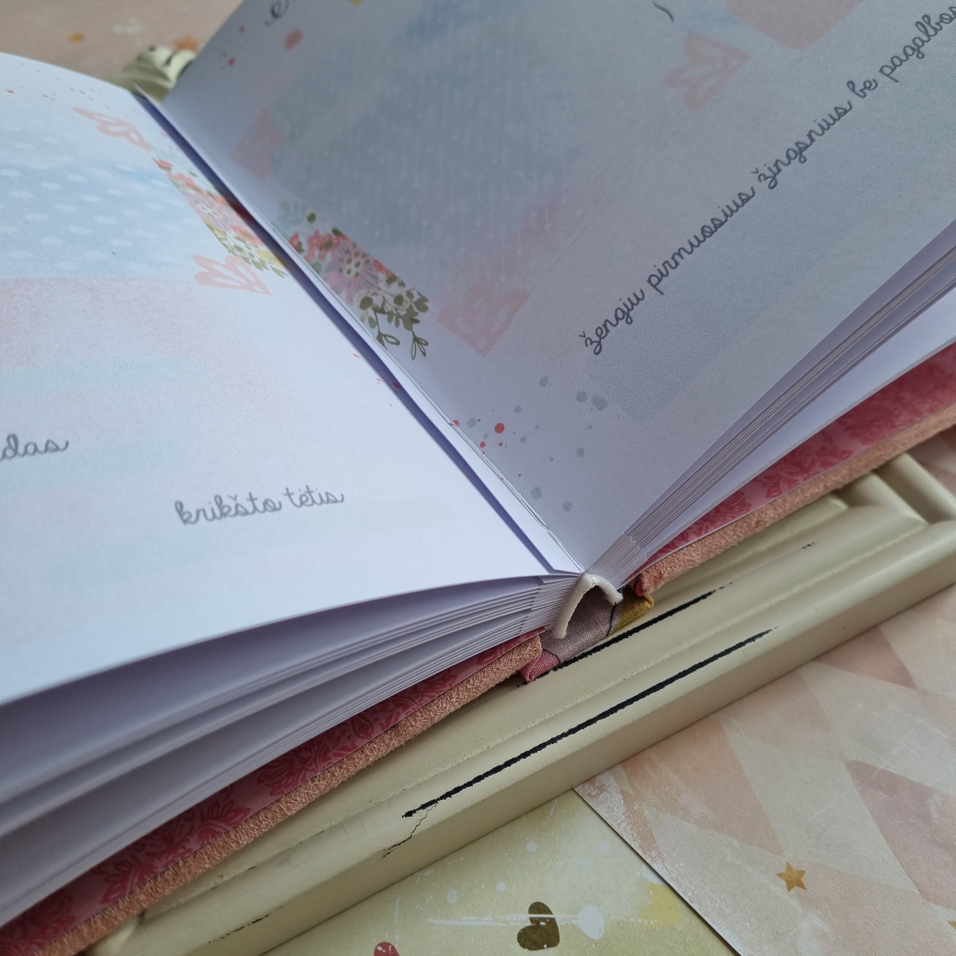 Rankų darbo kūdikio knyga mergaitei "Vaivorykštė"  rvcreativestudio   