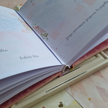 Rankų darbo kūdikio knyga mergaitei "Vaivorykštė"  rvcreativestudio   