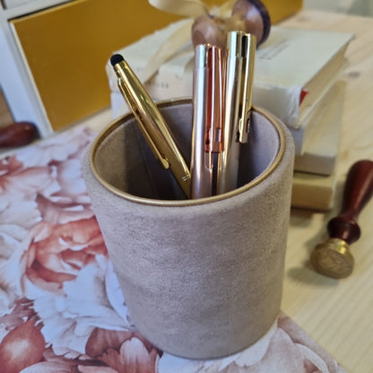 Rankų darbo pieštukinė "Rusva"  rvcreativestudio   
