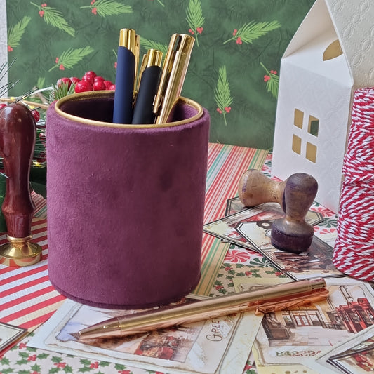 Rankų darbo pieštukinė "Violet"