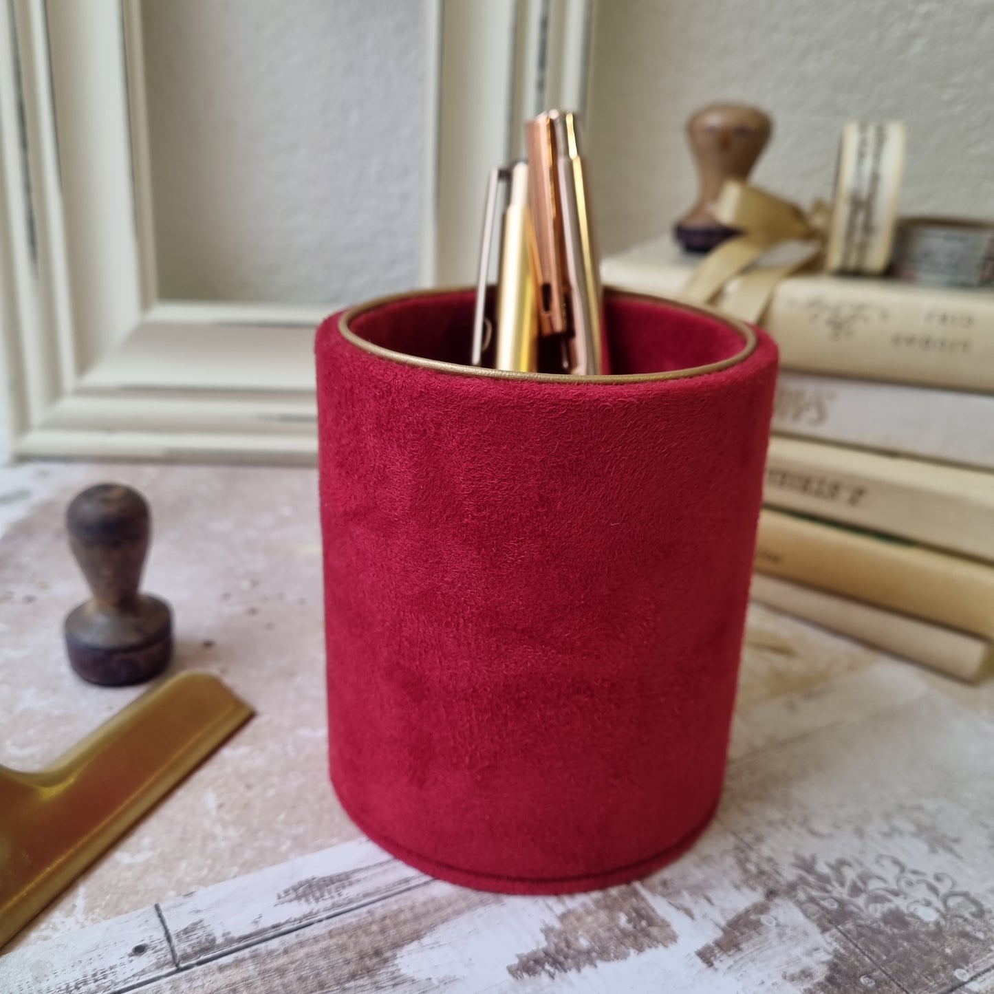 Rankų darbo pieštukinė "Red"