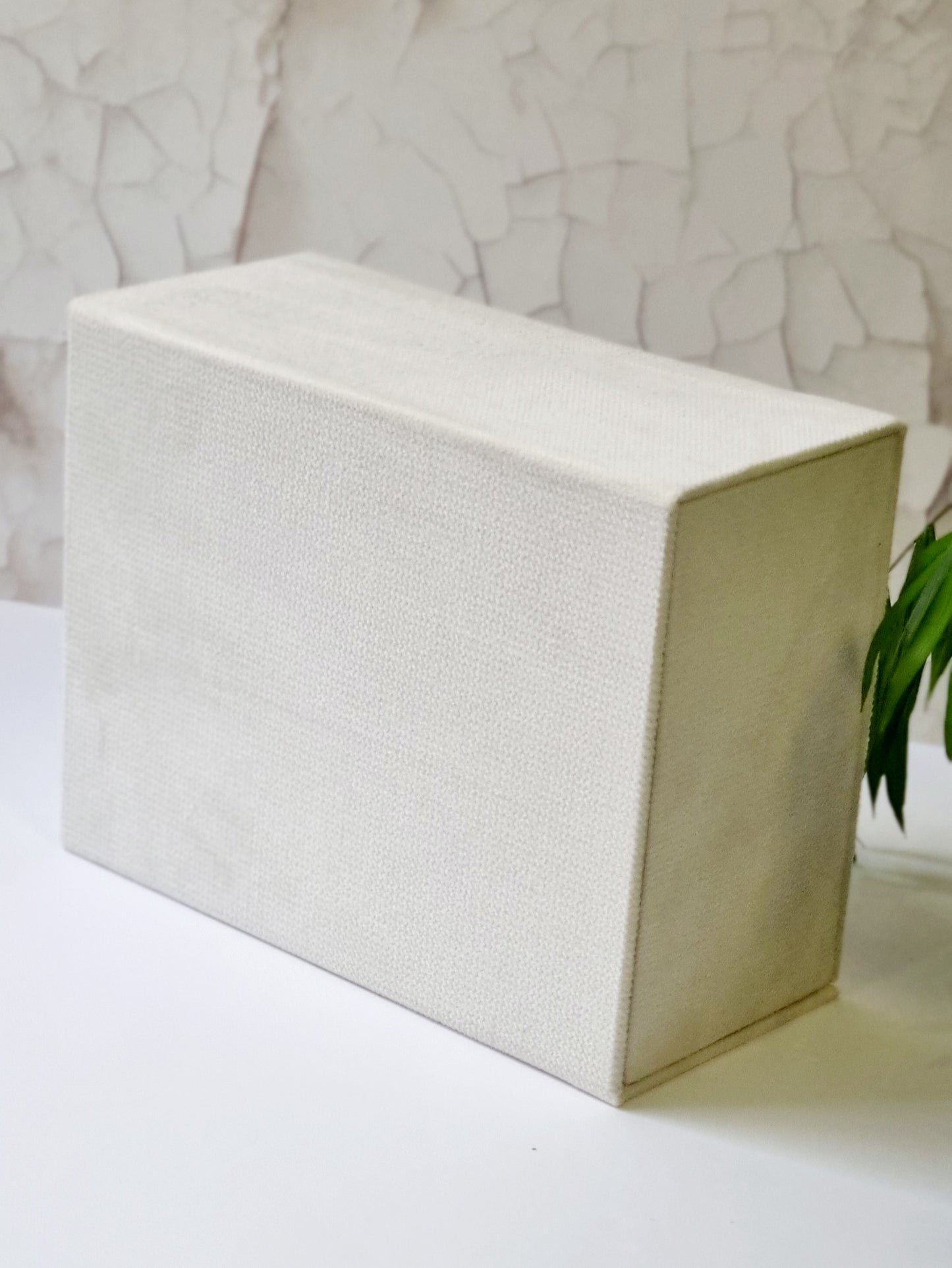 Rankų darbo dėžutė vokams, nuotraukoms "White"
