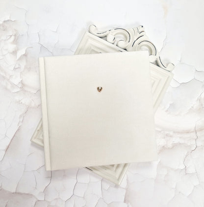 Rankų darbo albumas "White"