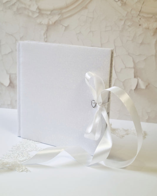 Rankų darbo albumas "White"
