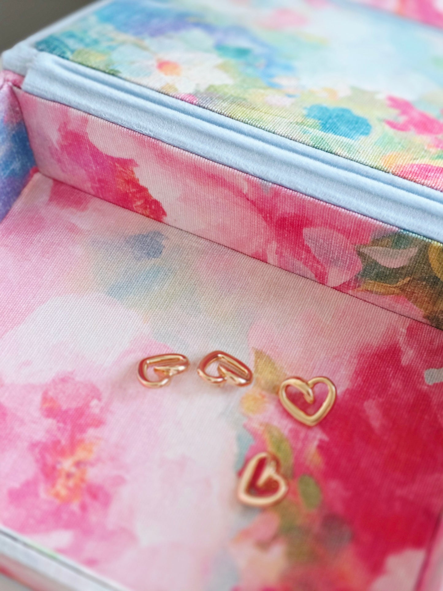 Rankų darbo dėžutė "Akvarelė"