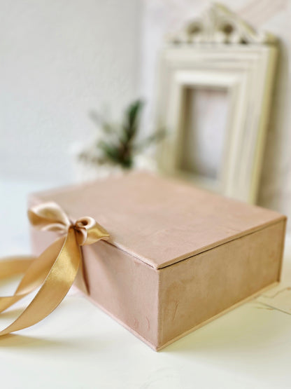 Rankų darbo dėžutė vokams, nuotraukoms "Rose"