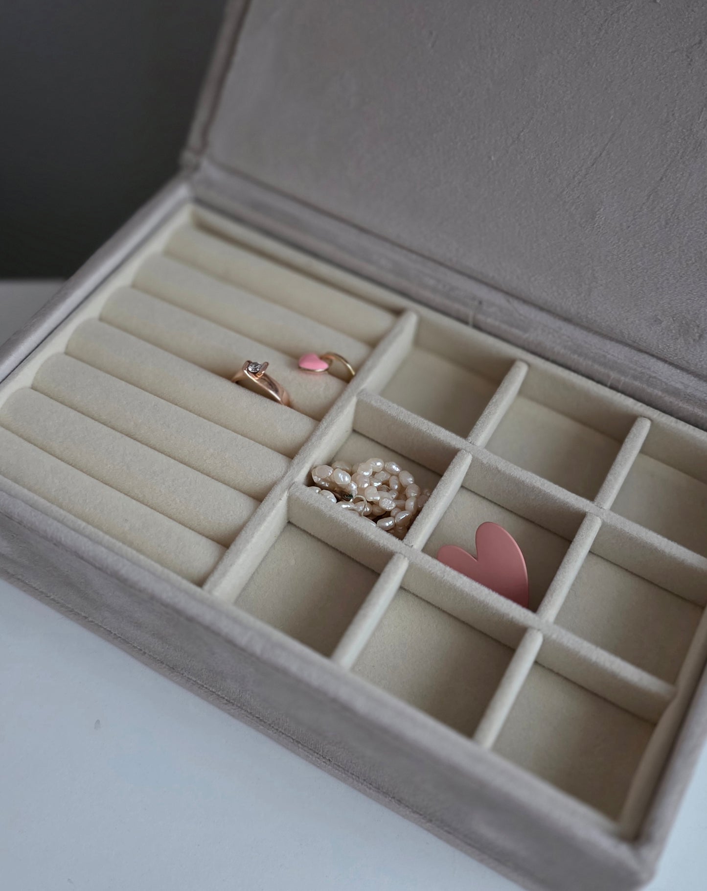 Rankų darbo dėžutė papuošalams "Karūna"