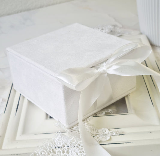 Žiedų dėžutė "White"
