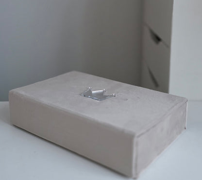 Rankų darbo dėžutė papuošalams "Karūna"