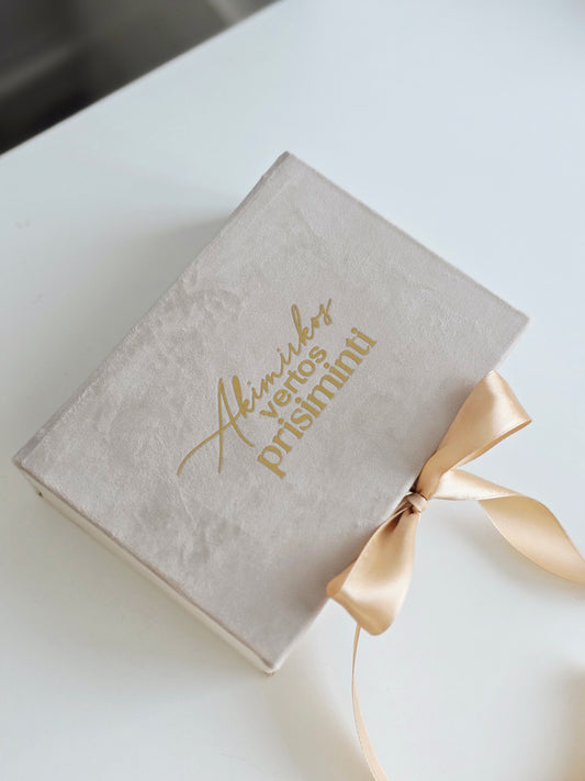 Rankų darbo dėžutė nuotraukoms "Light"