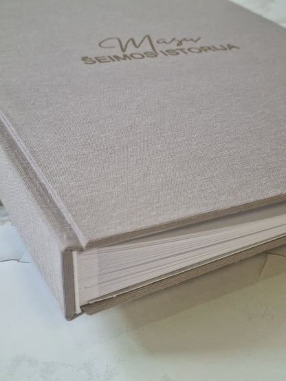 Rankų darbo albumas nuotraukoms "Mūsų šeimos istorija"