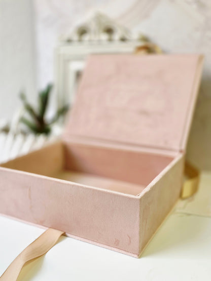 Rankų darbo dėžutė vokams, nuotraukoms "Rose"