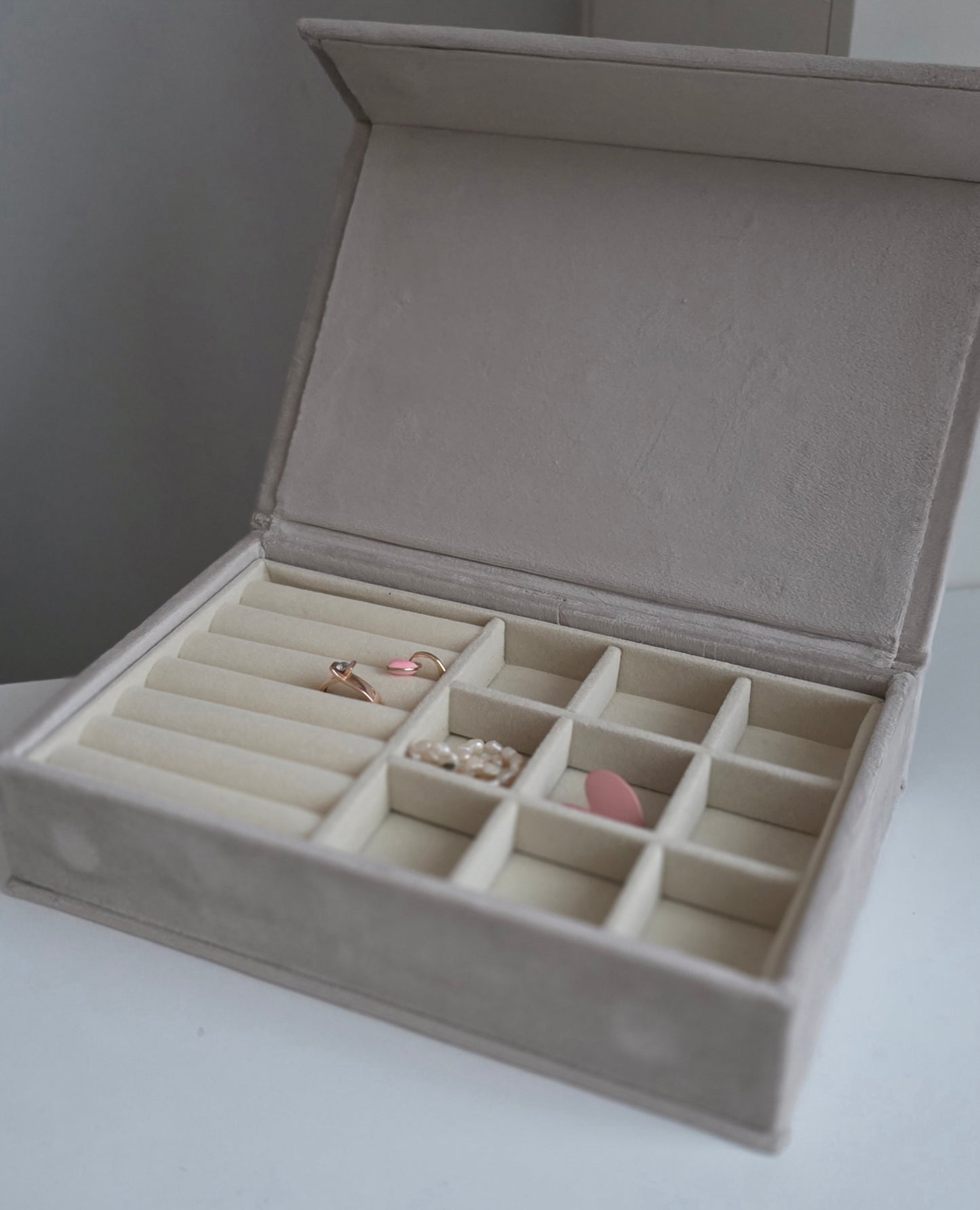 Rankų darbo dėžutė papuošalams "Karūna"