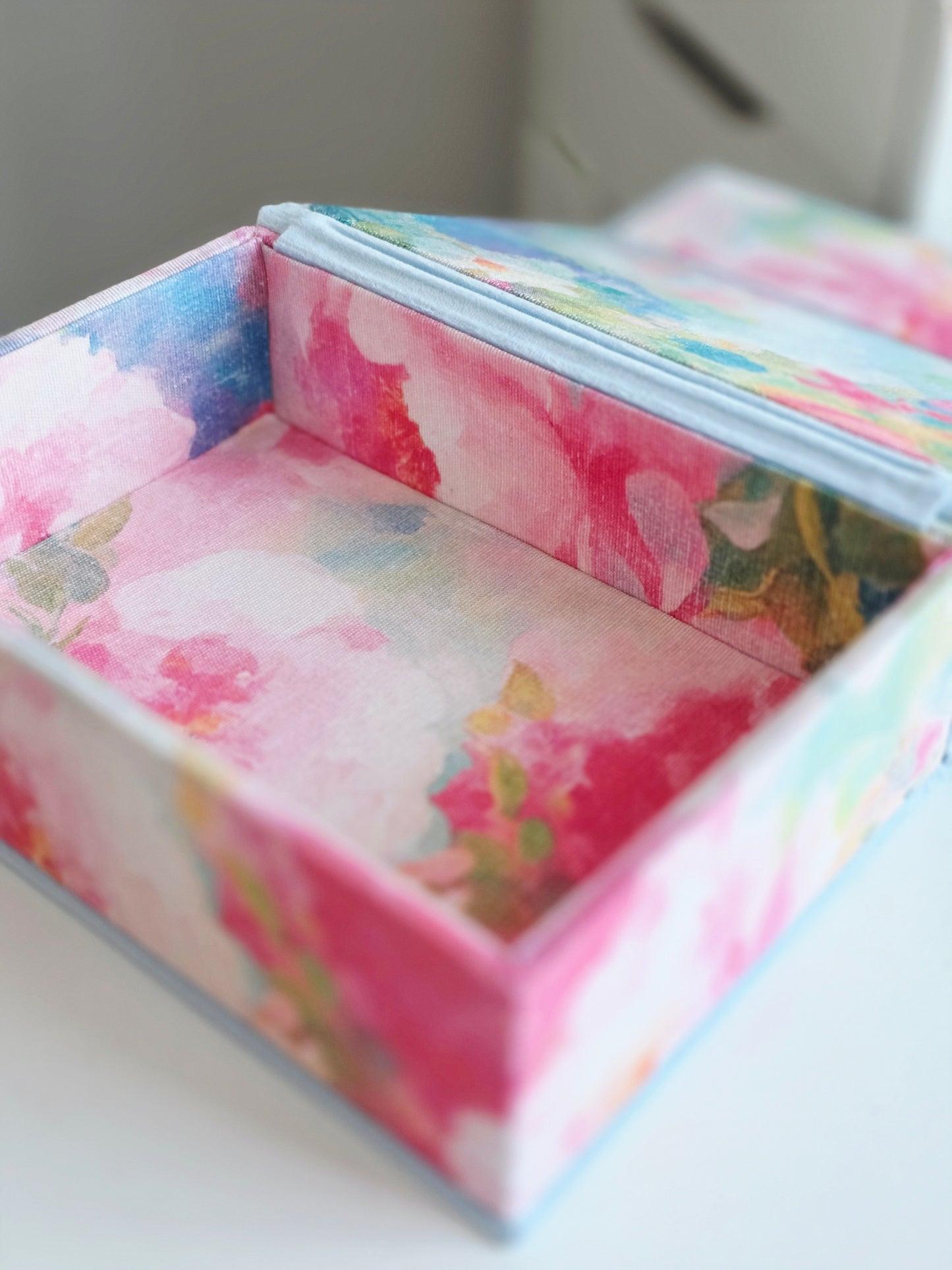 Rankų darbo dėžutė "Akvarelė"