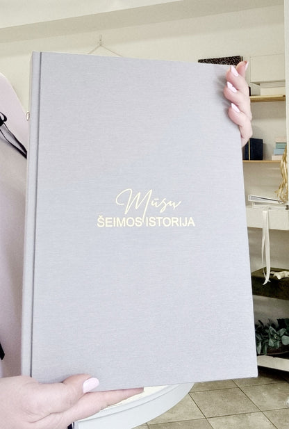 Rankų darbo albumas nuotraukoms "Mūsų šeimos istorija"