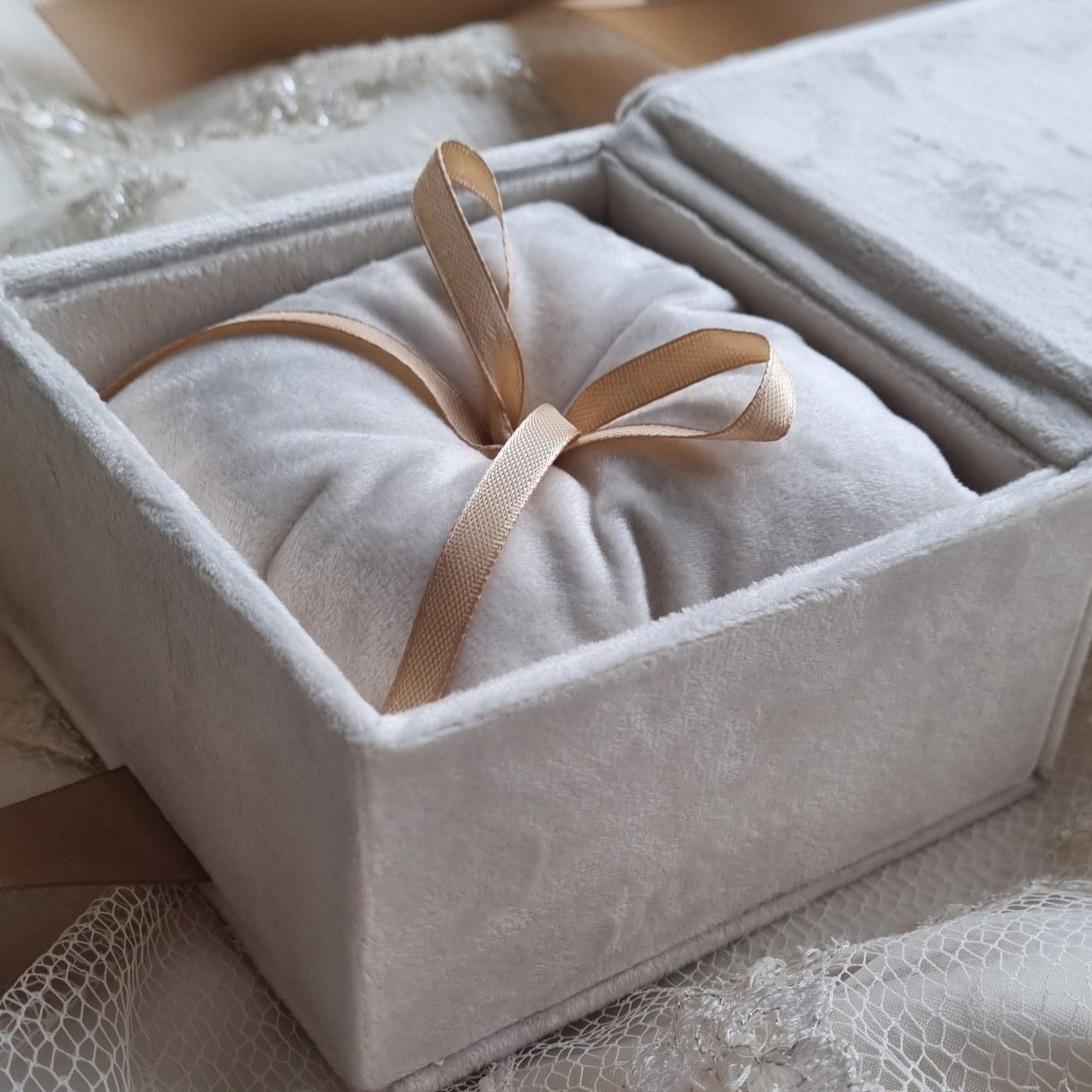 Rankų darbo dėžutė žiedams "Nude"  rvcreativestudio   